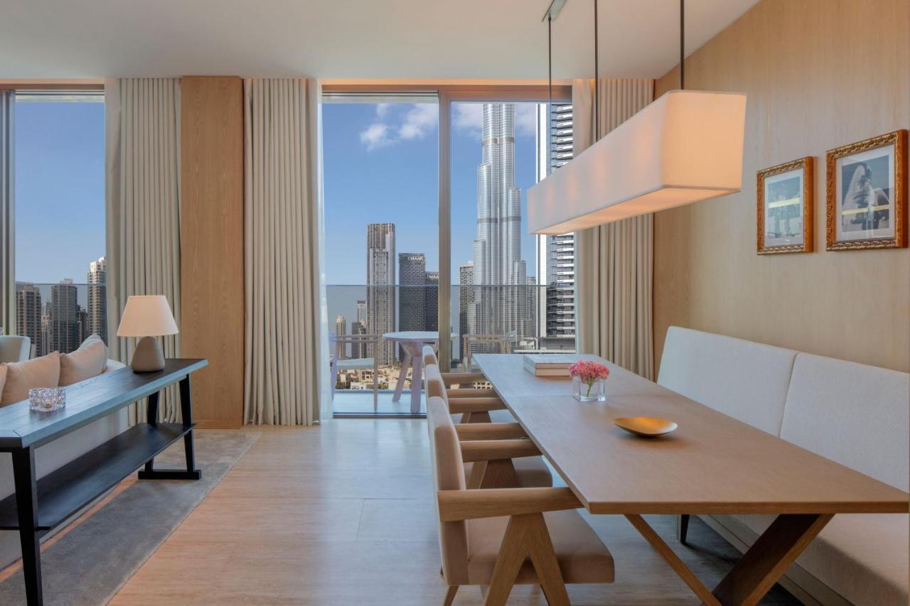 The Dubai Edition المظهر الخارجي الصورة A dining room at The Ritz-Carlton, Downtown, Dubai