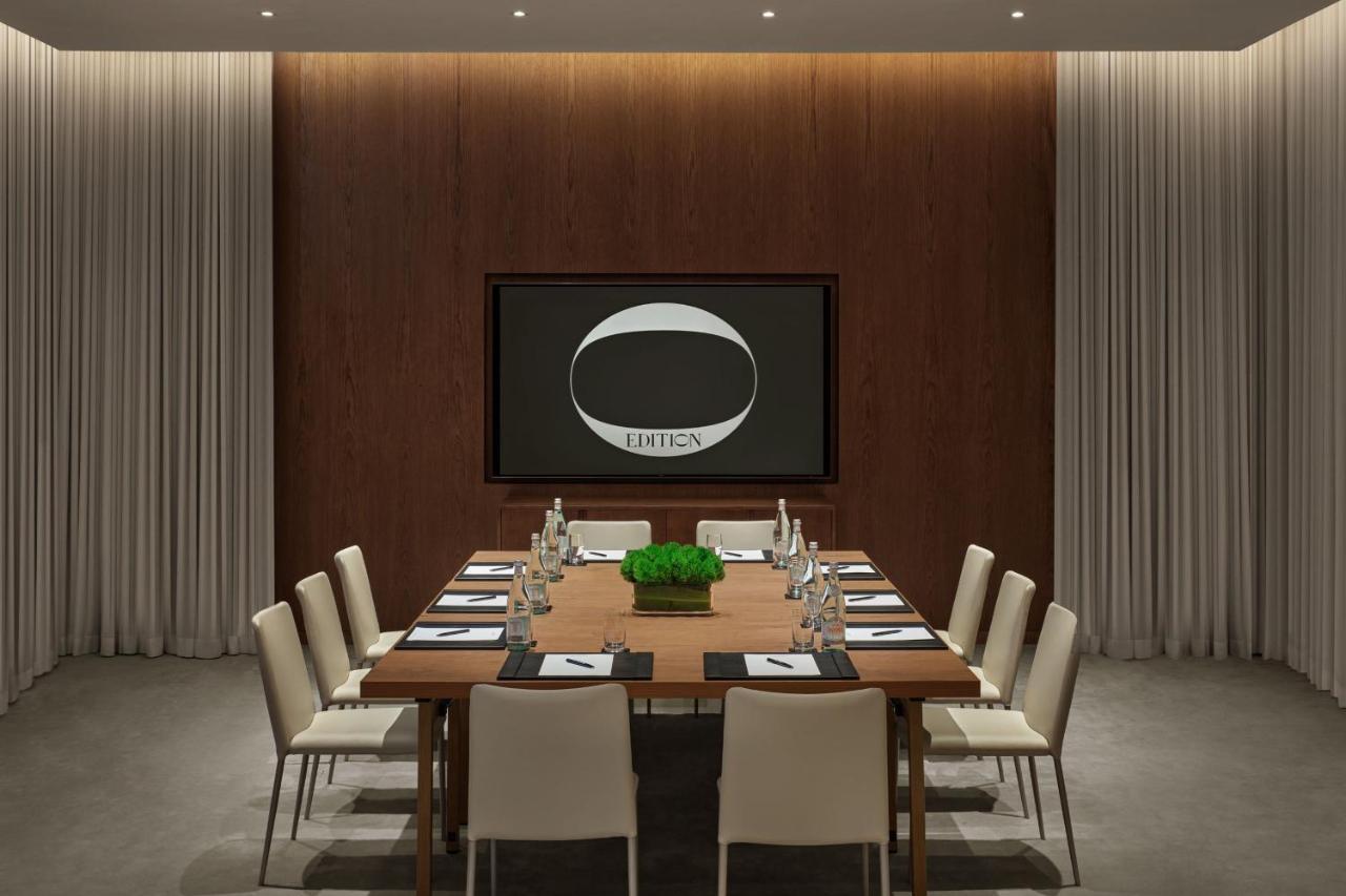 The Dubai Edition المظهر الخارجي الصورة The meeting room of the UNWTO headquarters