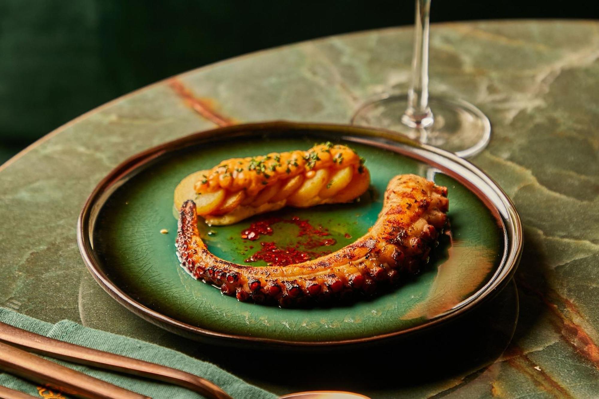 The Dubai Edition المظهر الخارجي الصورة Octopus prepared in the Portuguese style