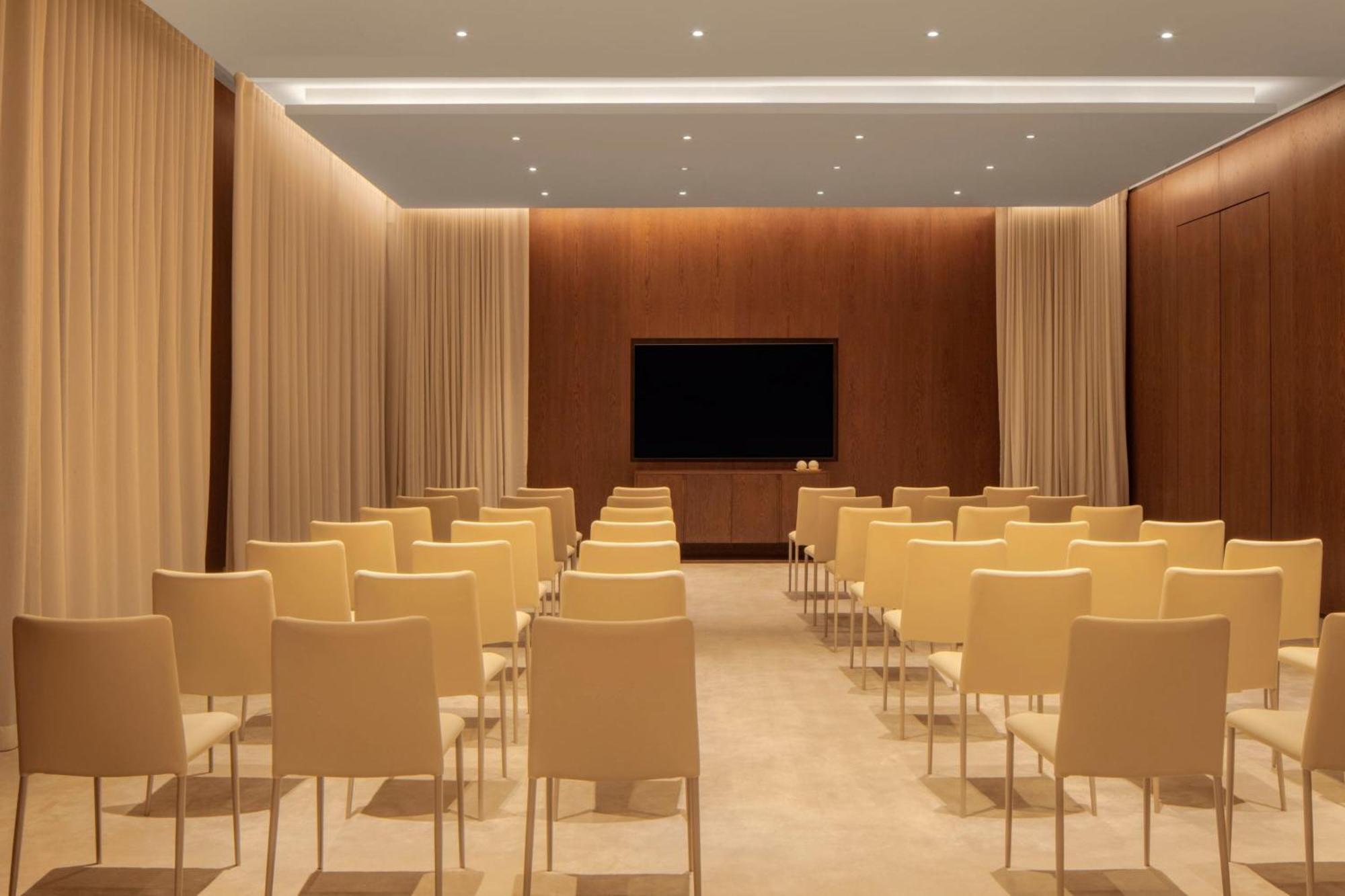 The Dubai Edition المظهر الخارجي الصورة The meeting room