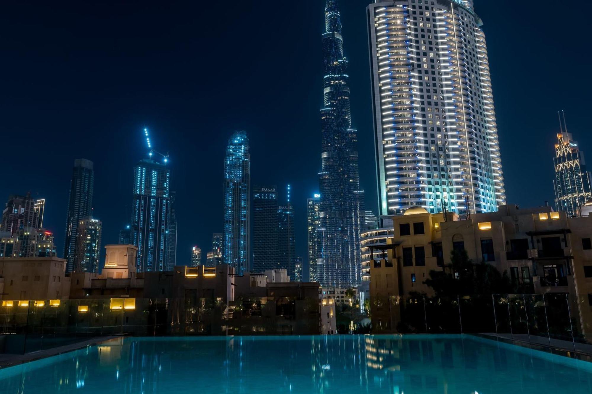 The Dubai Edition المظهر الخارجي الصورة View of the complex at night