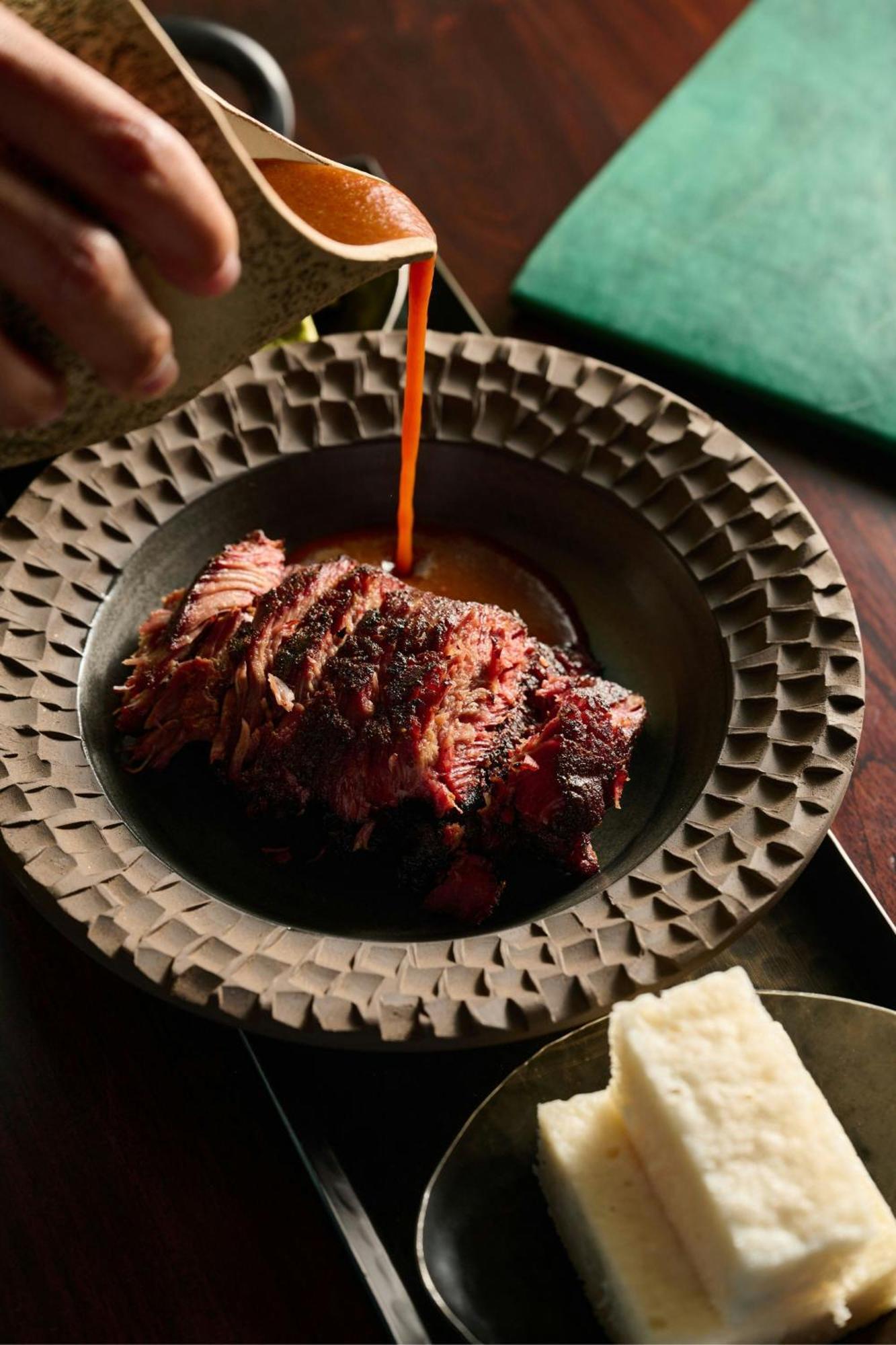 The Dubai Edition المظهر الخارجي الصورة A plate of grilled meat
